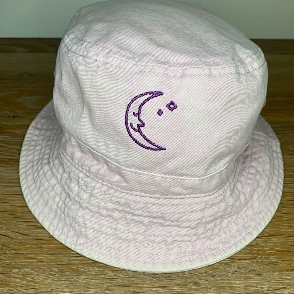 Urban Outfitters Pink Embroidered Bucket Hat - Picture 3 of 10